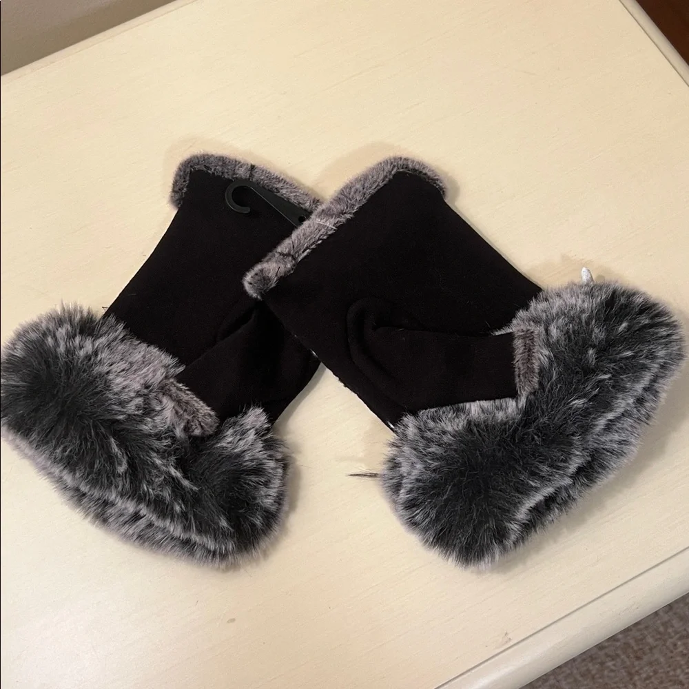 NWT: Fingerless Gloves - Picture 3 of 5